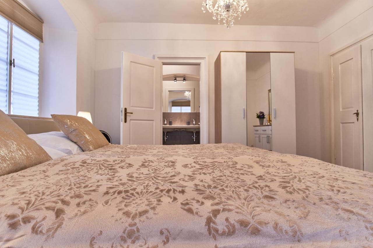 Charles Bridge Royal Apartment Prága Kültér fotó